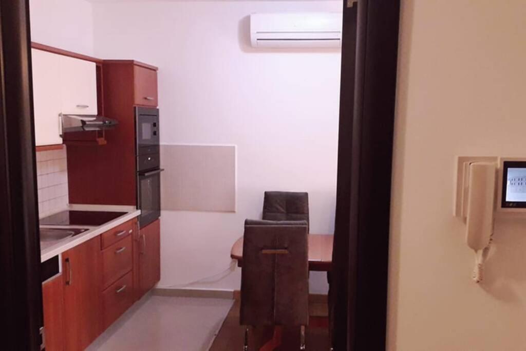 Apartman Franko - Uz Parking Pula Exteriör bild