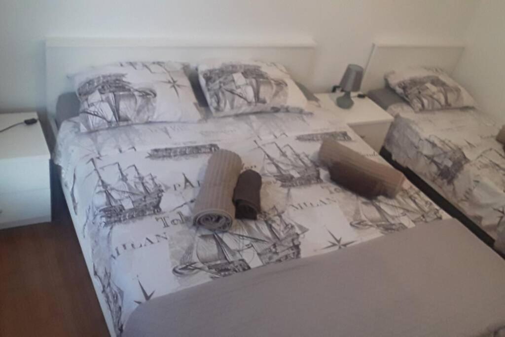 Apartman Franko - Uz Parking Pula Exteriör bild