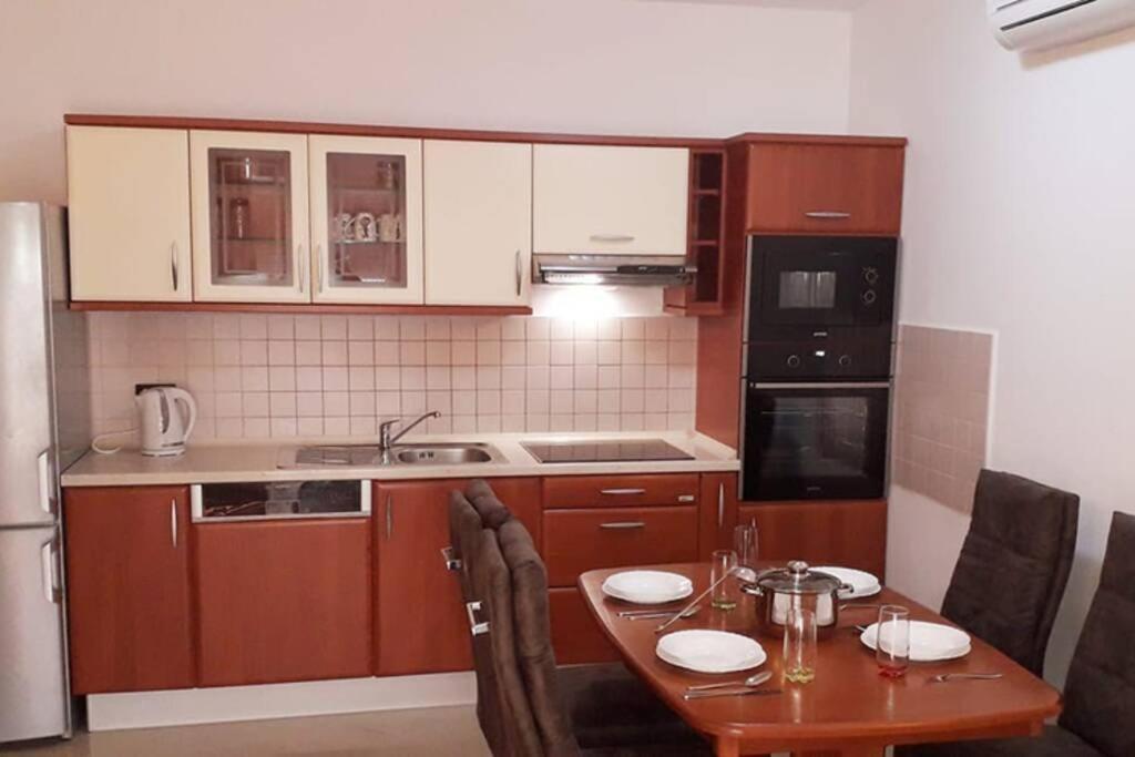 Apartman Franko - Uz Parking Pula Exteriör bild