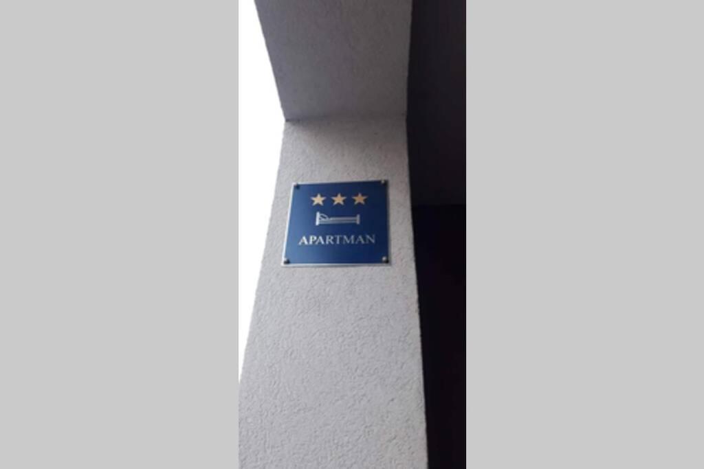 Apartman Franko - Uz Parking Pula Exteriör bild