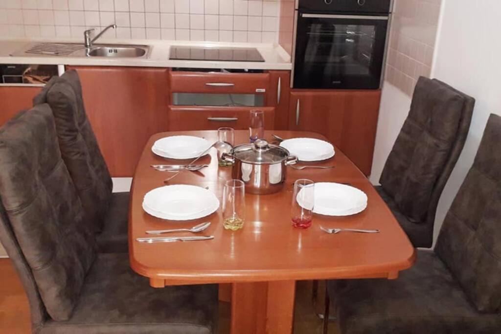 Apartman Franko - Uz Parking Pula Exteriör bild